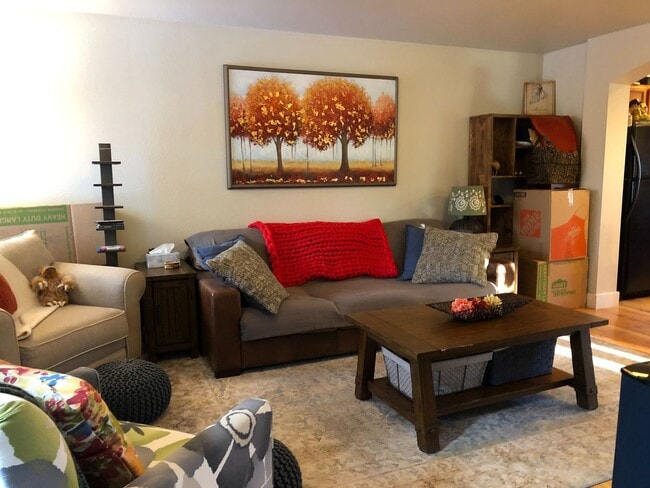 Foto del edificio - Charming 2br 1.5ba Two Level Condo in Dist...