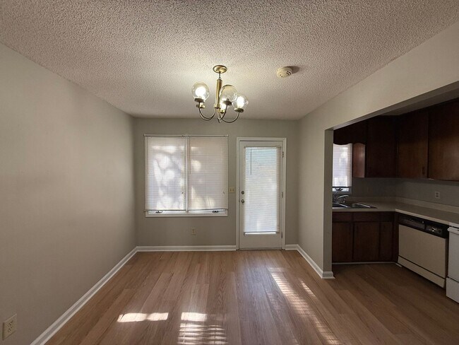 Foto del edificio - 2 Woodrum Pl