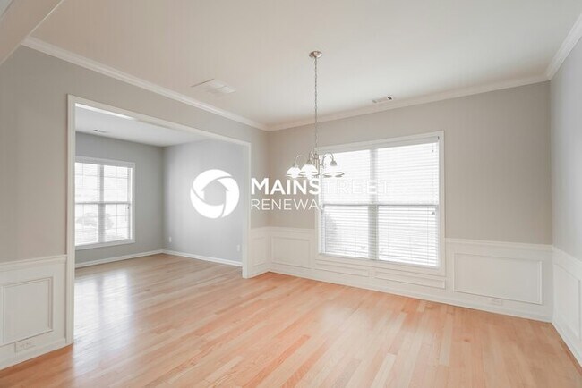 Foto del edificio - 6 Bedroom Pet-Friendly Home in Buford, GA with Main Street Renewal