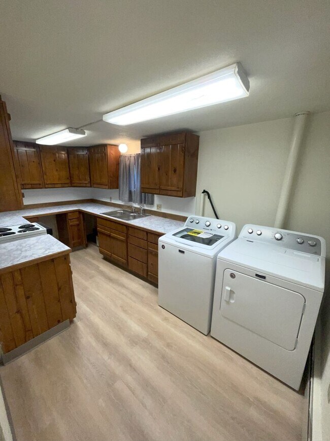 Building Photo - Studio apartment with all utilities included