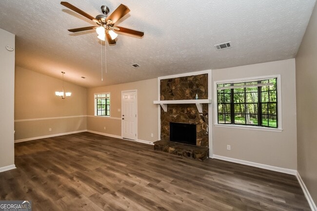 Building Photo - 263 Independence Dr
