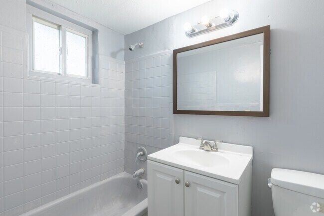 1HAB, 1BA - 550 - 600SF - College Bank Apartments