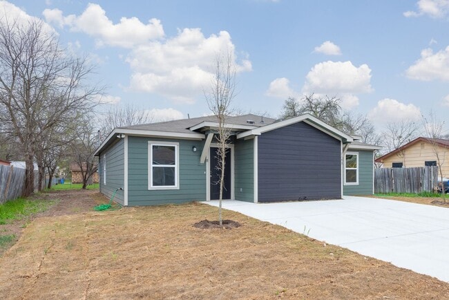 Building Photo - 1143 Magnolia St