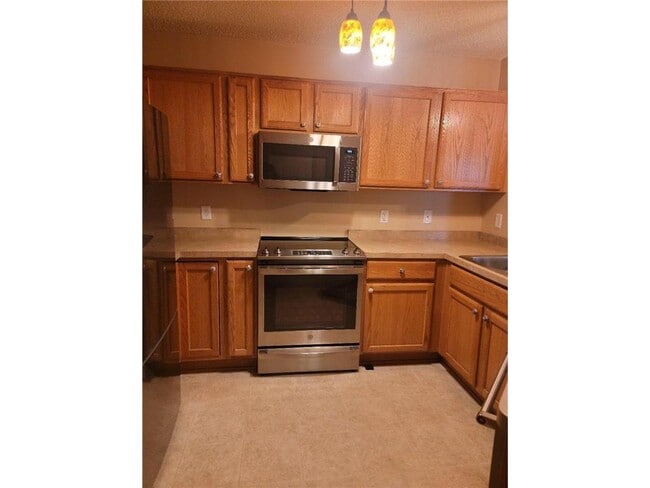 Building Photo - 2502 Yellowstone Dr