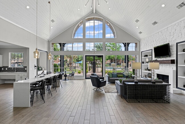 Building Photo - Settler's Gate