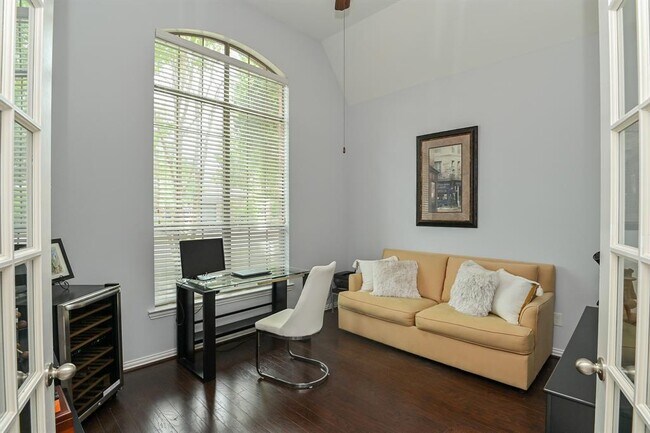 Foto del edificio - 5431 Jackson Park Ln