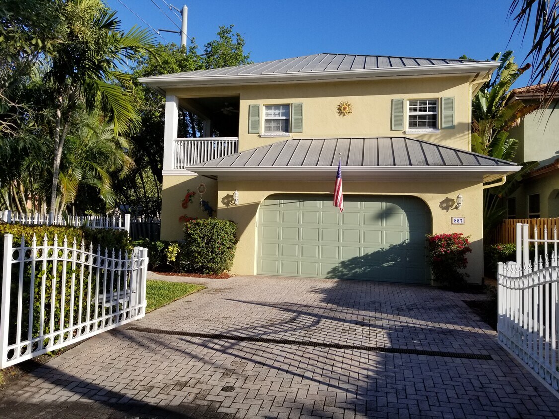 857 SW 11th Ct, Fort Lauderdale, FL 33315 Townhome Rentals in Fort