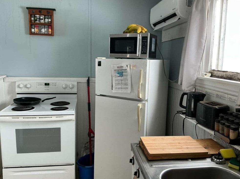 Building Photo - 115-115 Bayview Dr