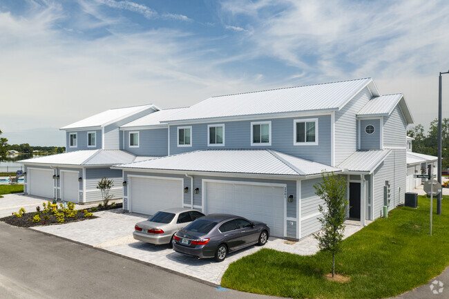 2401 NW 21st St Winter Haven, FL - The Townhomes of Evergreen on Lake Idylwild