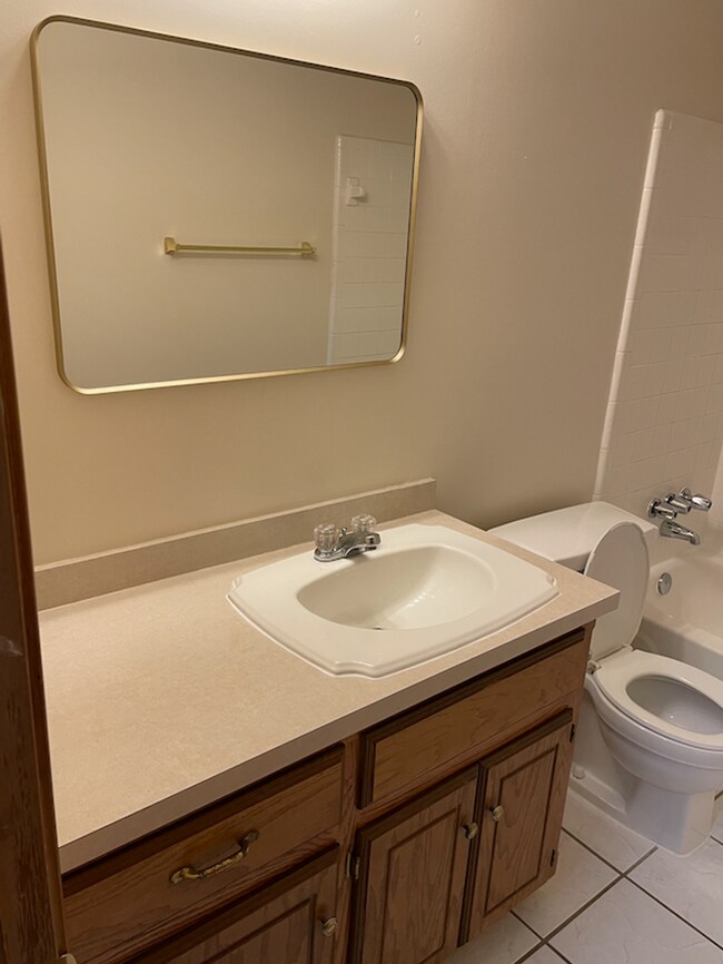 Building Photo - MOVE IN READY! - Cute 2 Bed/1 Bath near OCCC!