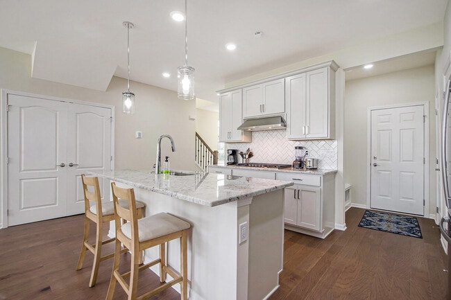 Building Photo - 5525 E Spaniel Dr