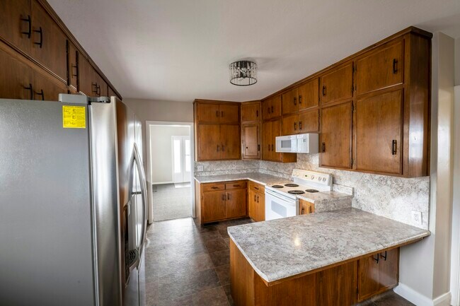 Building Photo - 178 West Center Street, Unit #1 - Upstairs