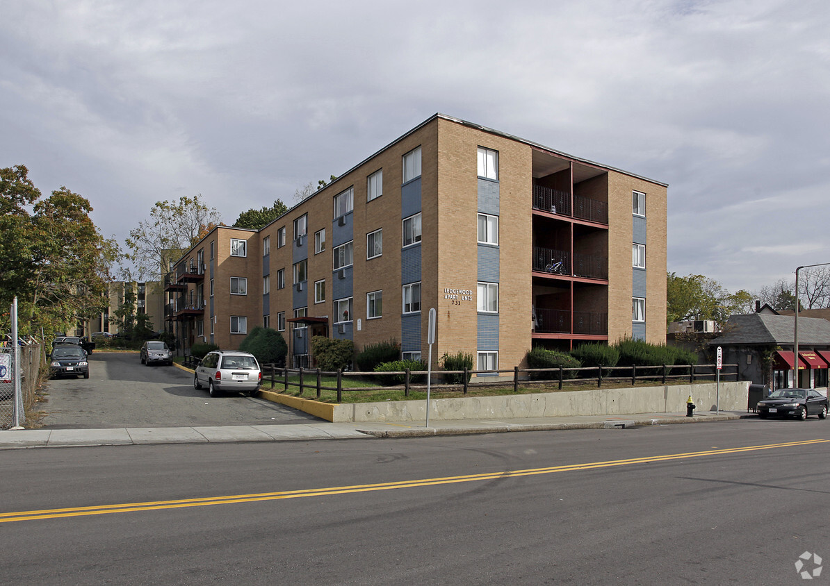 Primary Photo - Ledgewood Apartments