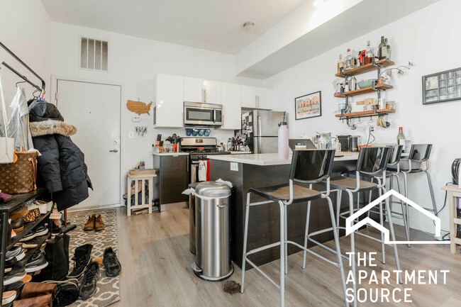 Building Photo - 2022 S Throop St