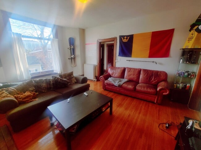 Photo du bâtiment - 104 Wellington St