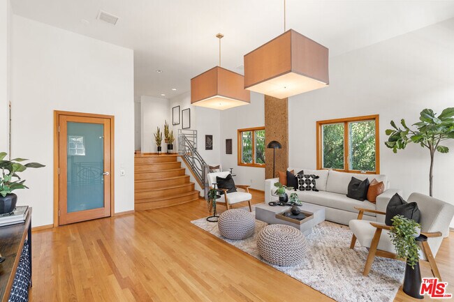Foto del edificio - 8781 Lookout Mountain Ave