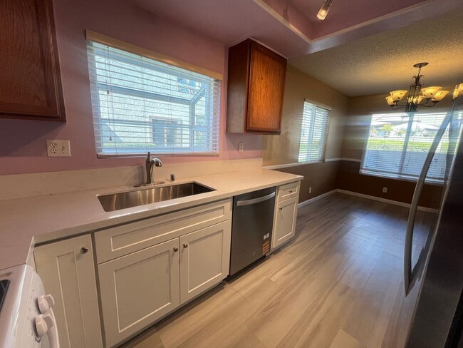 Building Photo - Amazing 2 Bed/3 Bath home in Chino!