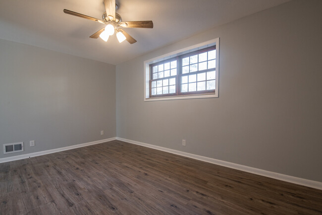 Building Photo - 122 Walsh Ln