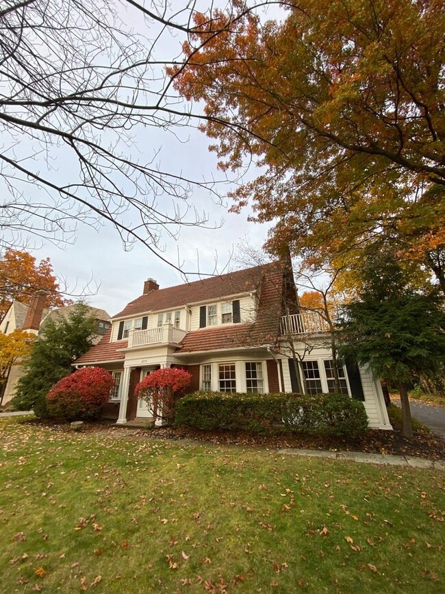 Building Photo - 2975 Claremont Rd