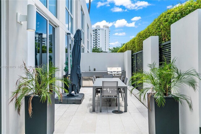 Foto del edificio - 401 N Birch Rd