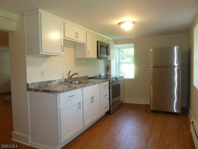 Building Photo - 351 Alphano Rd