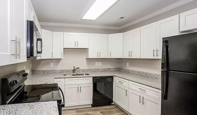 Building Photo - 207 Forest Pond Rd