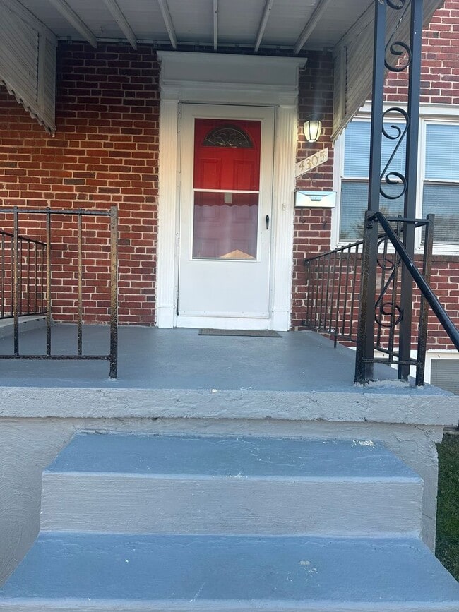 Building Photo - Beautiful 3 bedroom, 1 1/2 bath home in We...