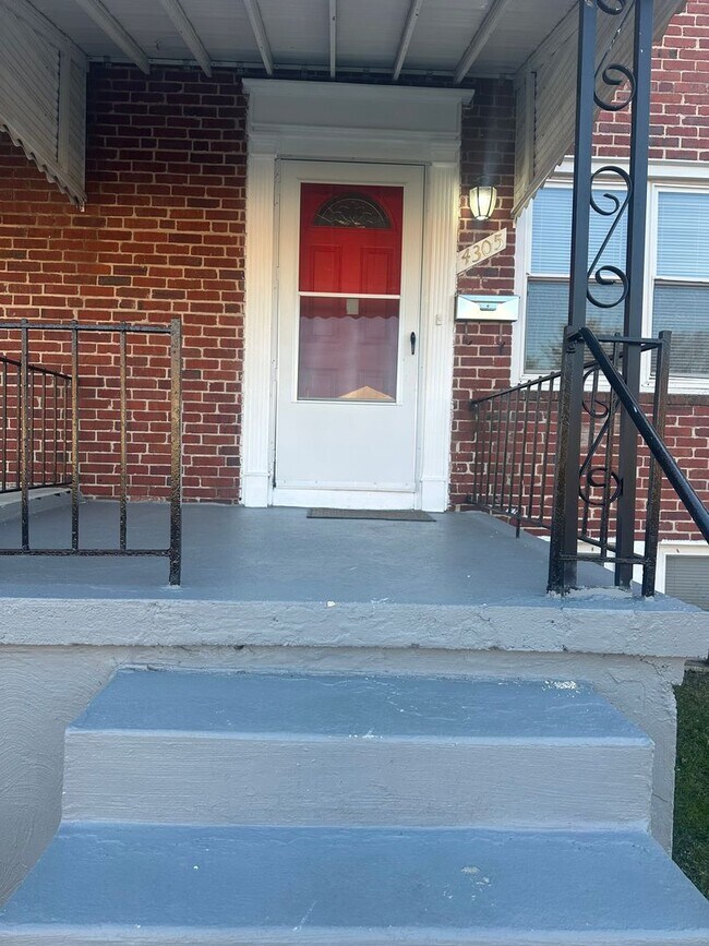 Foto del edificio - Beautiful 3 bedroom, 1 1/2 bath home in We...