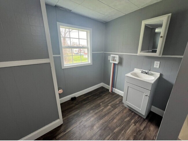 Foto del edificio - 431 Dryden Rd