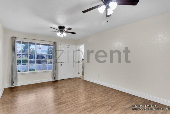 Building Photo - 1659 Knickerbocker Dr