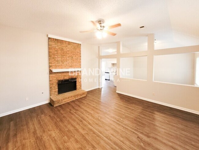 Foto del edificio - 5353 Stephen Forest Cove