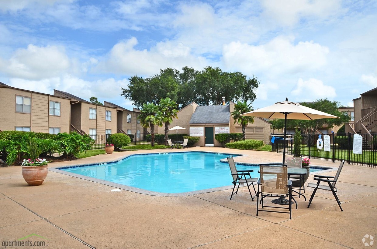 Shadow Bay Apartments in Bay City, TX