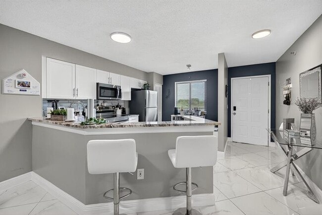 Building Photo - 2334 S Cypress Bend Dr