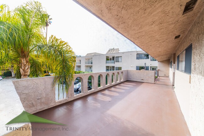 Building Photo - 2564 Navarra Dr