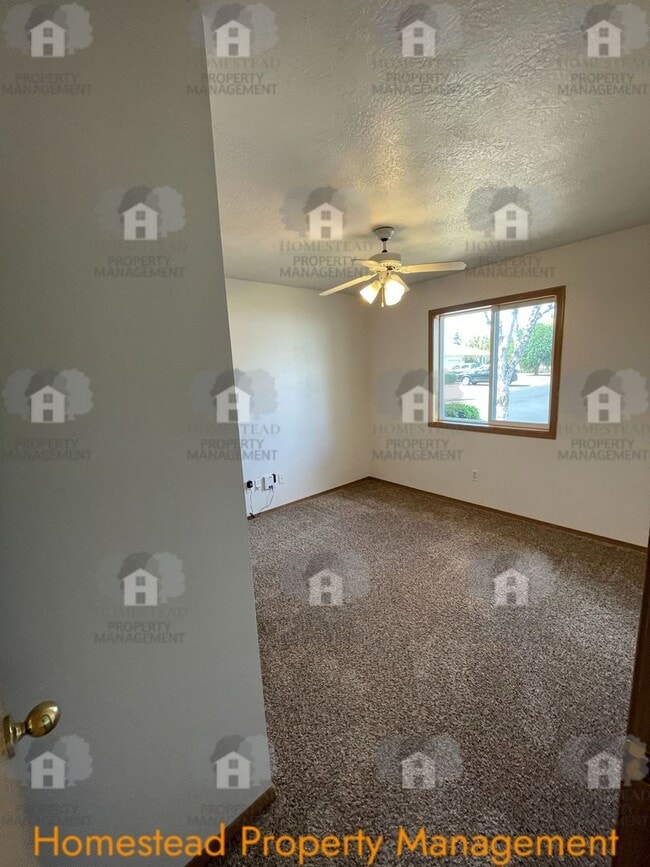 Building Photo - 545