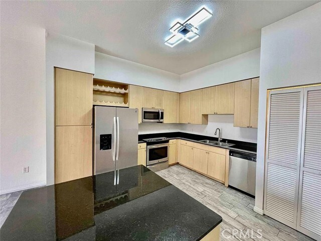 Foto del edificio - 388 E Ocean Blvd