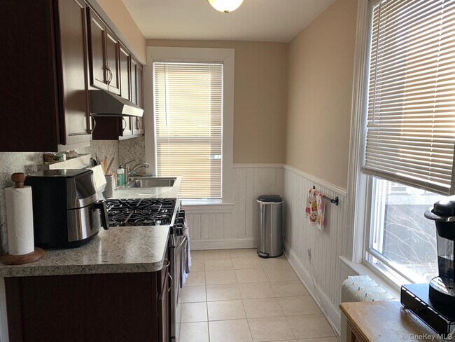 Foto del edificio - 253 Sea Cliff Ave