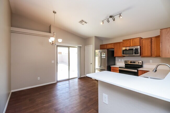 Building Photo - 1453 E Kelsi Ave