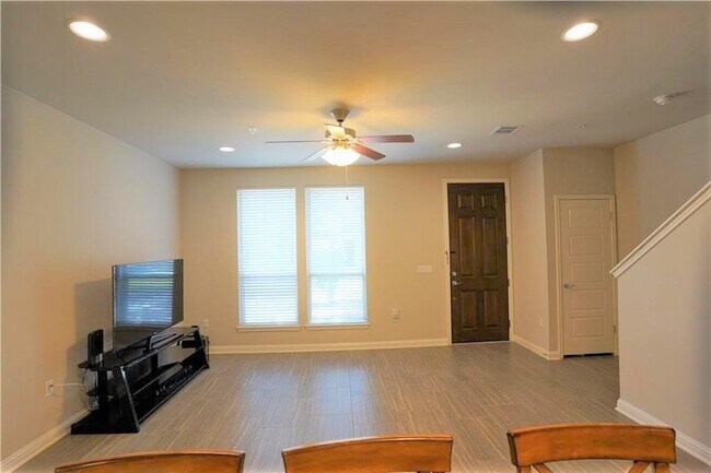 Foto del edificio - 13800 Lyndhurst St