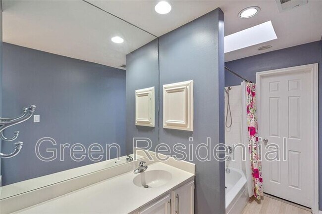 Foto del edificio - 2221 Stanford St