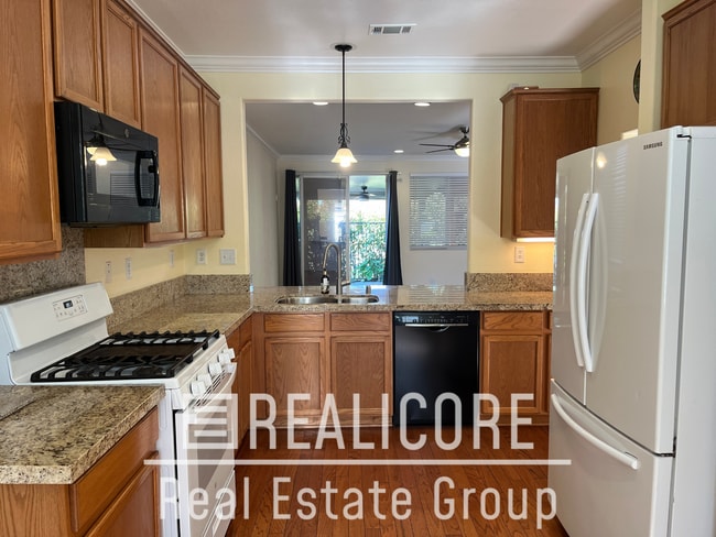 Building Photo - 11824 Greenbluff Way