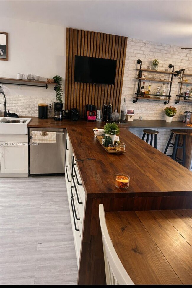 Foto del edificio - 283 Woodland Rd