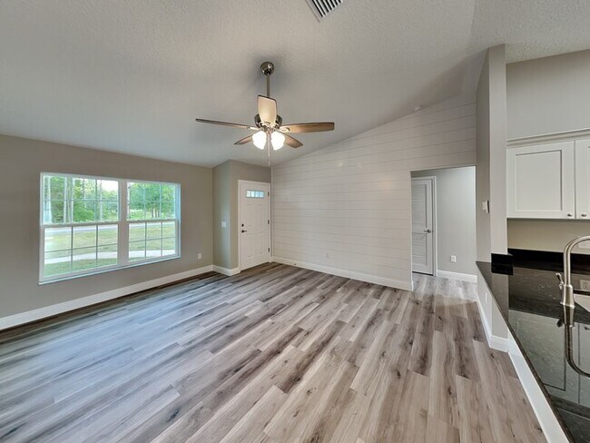 Foto del edificio - 9871 N Santee Terrace