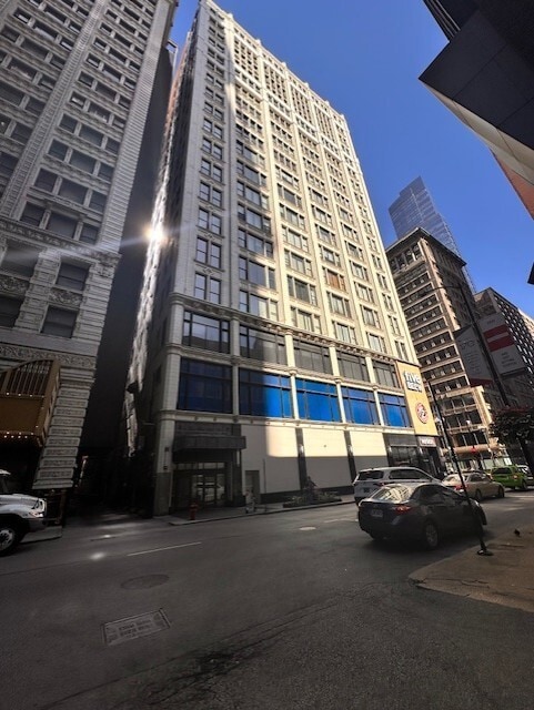Building Photo - 8 W Monroe St