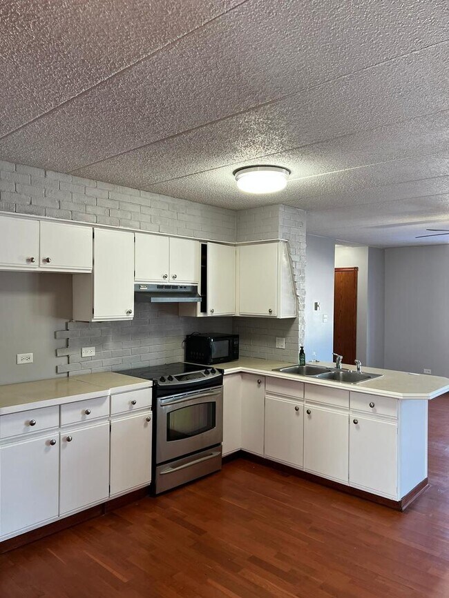 Foto del edificio - 669 Briar Hill Ln