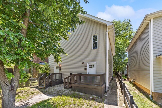 Building Photo - 1339-1341 Mooberry St