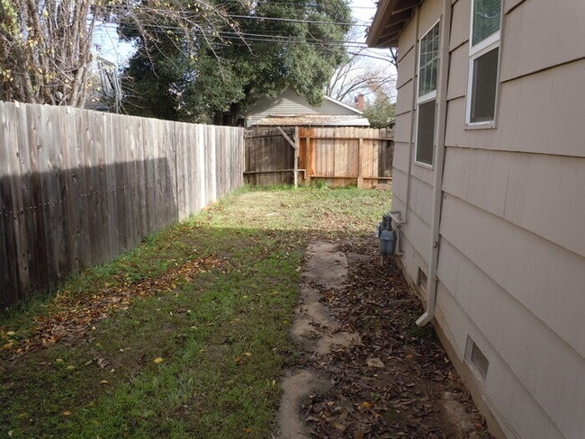 Building Photo - Beautiful 2BR/1BA Home with Hardwood Floors & Garage