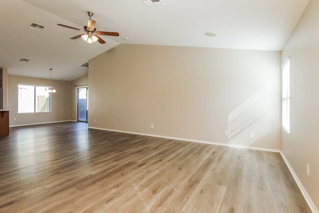 Foto del edificio - 12056 W Caribbean Ln