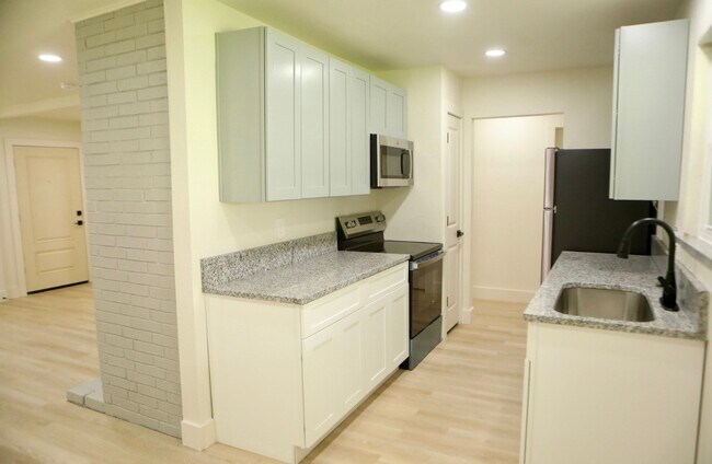 Foto del edificio - 5831 Chinaberry Dr