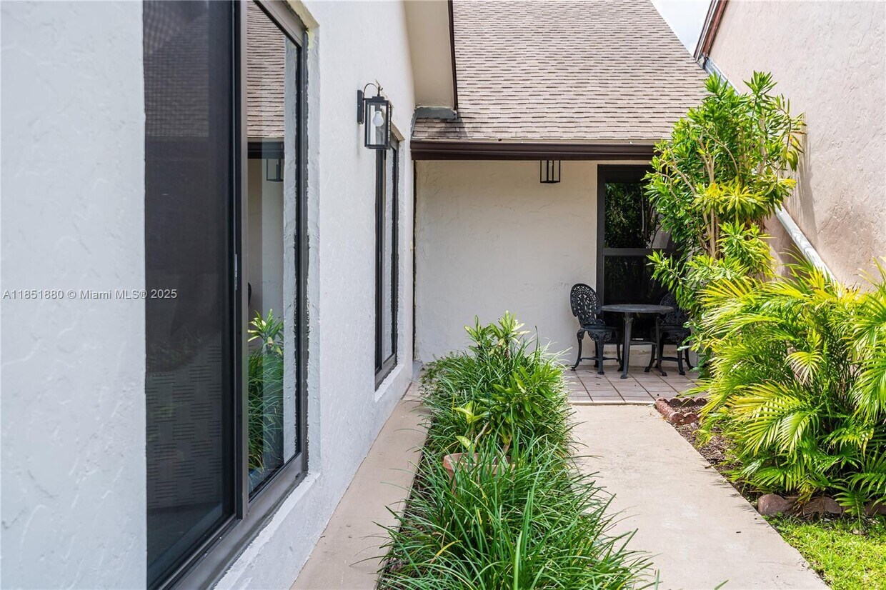 Primary Photo - 7106 SW 103rd Pl